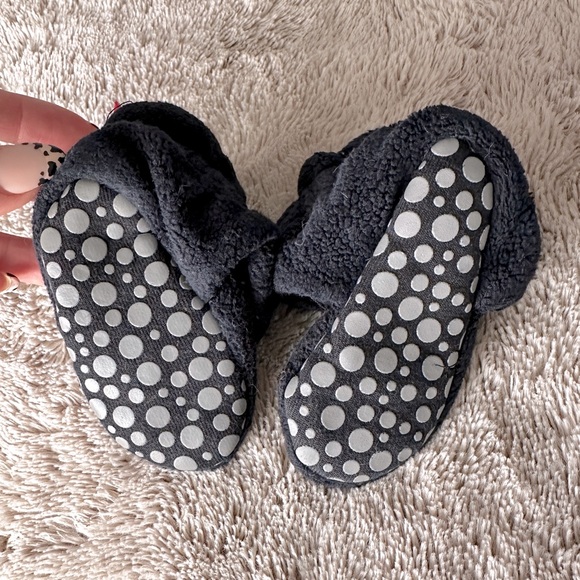 Baby booties for the cold. - Picture 1 of 8
